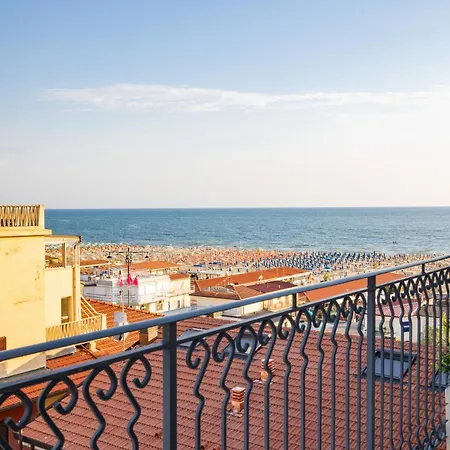 Apartman Marea • Luxury Rooftop On The Promenade, Viareggio