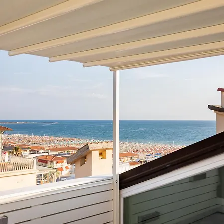 Marea • Luxury Rooftop On The Promenade, Viareggio