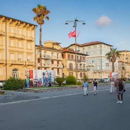 Marea • Luxury Rooftop On The Promenade, Apartman Viareggio